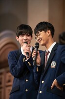 前説を務めるアイドル部マネージャーの浅井優平（左）と帰宅部の姜羽相（右）。