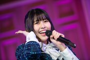 デビュー曲「君のことをまだ何にも知らない」のセンターを務める頓知気さきな。