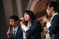 「イベント中にハッシュタグ『#青春高校3年C組』をトレンド入りさせたい」と呼びかける兼行凜（中央）。