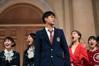 コメント中に生放送が終わって呆然とする姜羽相。