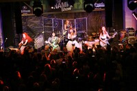 Aldious「The NAMM SHOW 2020」出演時の様子。（Photo by Michael Helms）