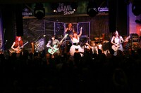 Aldious「The NAMM SHOW 2020」出演時の様子。（Photo by Michael Helms）