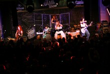 Aldious「The NAMM SHOW 2020」出演時の様子。（Photo by Michael Helms）