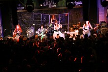 Aldious「The NAMM SHOW 2020」出演時の様子。（Photo by Michael Helms）