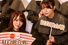 左から菅井友香、小林由依（欅坂46）。
