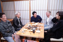 左から坂上忍、佐野元春、浜田雅功、松本人志、夏菜。(c)フジテレビ