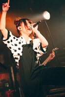 みくる（Vo）（撮影：小林弘輔）