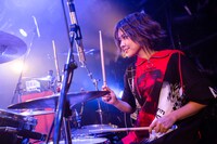 ゆーやん（Dr）（撮影：小林弘輔）