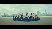 日向坂46「ソンナコトナイヨ」ミュージックビデオのワンシーン。