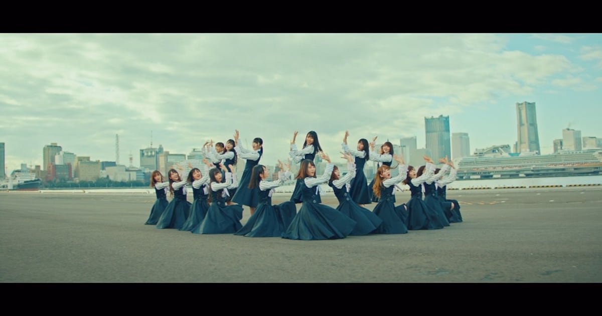日向坂46、難易度の高いステップに挑んだ「ソンナコトナイヨ」MV（動画 
