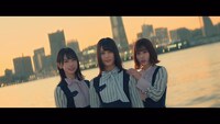 日向坂46「ソンナコトナイヨ」ミュージックビデオのワンシーン。
