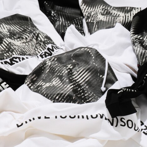 INSTANT FAME×横山健×KOSUKE KAWAMURAのコラボアイテム。