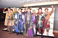 「勇者のために鐘は鳴る」フォトセッションの様子。