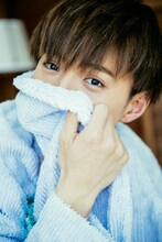 佐藤大樹（EXILE、FANTASTICS from EXILE TRIBE）「STEP BY STEP」より。（撮影：荒木勇人） (c)幻冬舎