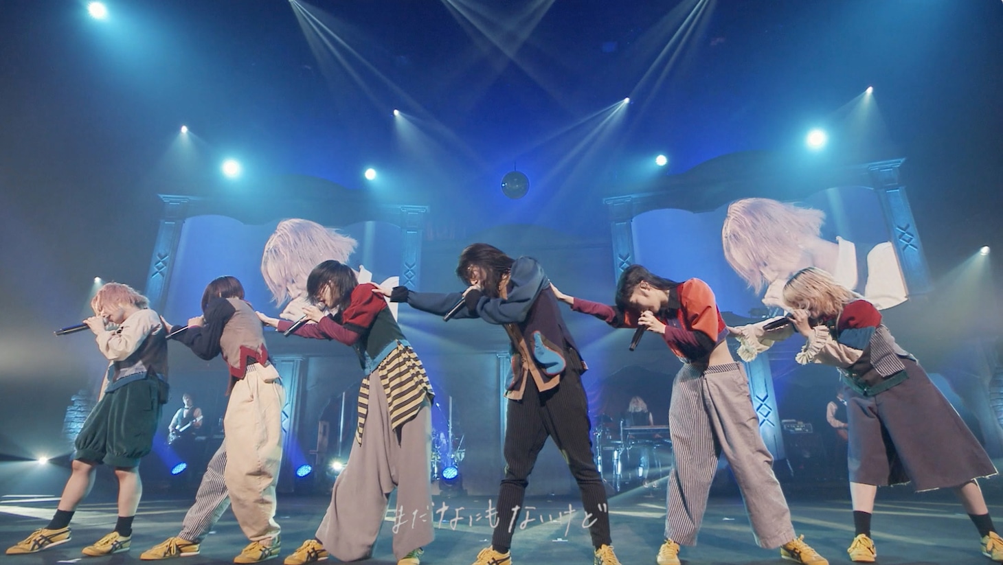 BiSH「リズム」ライブ映像より。