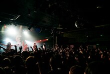 CARRY LOOSEのライブの様子。（撮影：宇佐美亮）