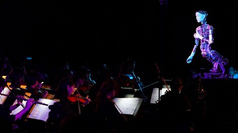 アンドロイドオペラ「Scary Beauty」の様子。