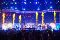「GLAY ARENA TOUR 2019-2020 DEMOCRACY 25TH HOTEL GLAY THE SUITE ROOM」1月26日の横浜アリーナ公演の様子。（撮影：田辺佳子）