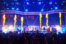 「GLAY ARENA TOUR 2019-2020 DEMOCRACY 25TH HOTEL GLAY THE SUITE ROOM」1月26日の横浜アリーナ公演の様子。（撮影：田辺佳子）