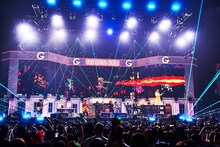 「GLAY ARENA TOUR 2019-2020 DEMOCRACY 25TH HOTEL GLAY THE SUITE ROOM」1月26日の横浜アリーナ公演の様子。（撮影：田辺佳子）