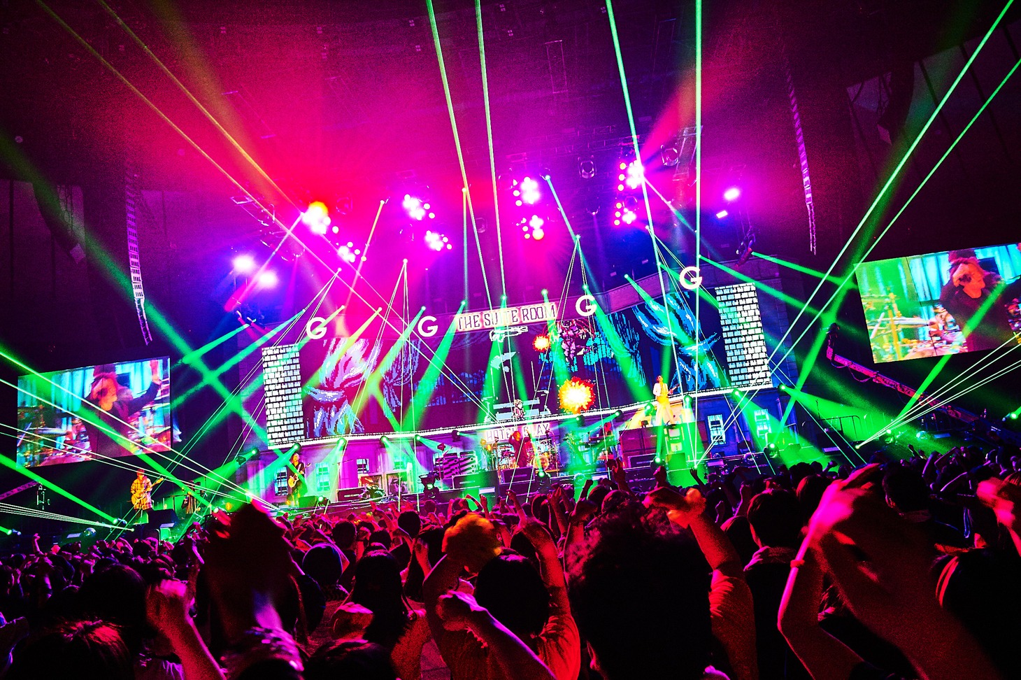 「GLAY ARENA TOUR 2019-2020 DEMOCRACY 25TH HOTEL GLAY THE SUITE ROOM」1月26日の横浜アリーナ公演の様子。（撮影：田辺佳子）