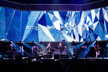 GLAYとAZUMI（Wyolica）による「氷の翼」のコラボセッションの様子。（撮影：岡田裕介）