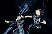 人気画像10位は「BABYMETAL『光の世界』描いた幕張1日目で新境地見せる新曲続々」より、BABYMETAL「METAL GALAXY WORLD TOUR IN JAPAN EXTRA SHOW『LEGEND - METAL GALAXY』」の様子。(撮影:瀧本“JON...”行秀)