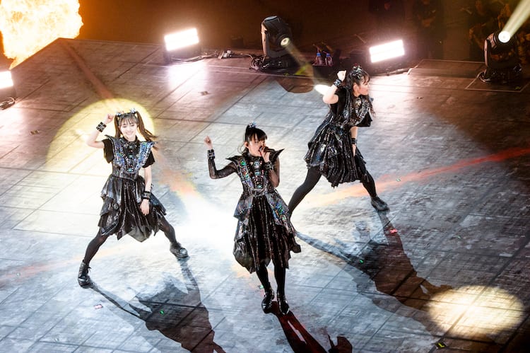 BABYMETAL「闇の世界」表現した幕張2日目、10周年迎える10月に“最終 