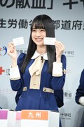 引き当てたくじの内容を発表する賀喜遥香(乃木坂46)。