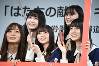 左から梅澤美波、久保史緒里、齋藤飛鳥、遠藤さくら、賀喜遥香（乃木坂46）。