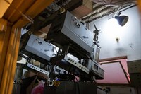 楽屋エリアにある映写機。