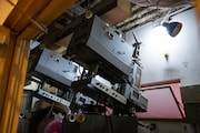 楽屋エリアにある映写機。