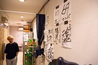 楽屋エリアに佇むバンドーエイジ氏。