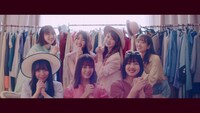 日向坂46「窓を開けなくても」ミュージックビデオのワンシーン。