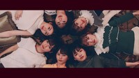 日向坂46「窓を開けなくても」ミュージックビデオのワンシーン。