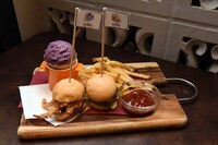 ビルケ＆バトルケのミニバーガー＆不思議なコーン