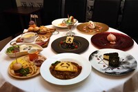 「The Zemeckises Cafe at Gamran Ball」で提供されるフードメニュー。