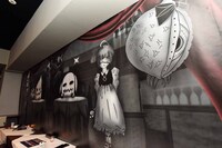 「The Zemeckises Cafe at Gamran Ball」内の様子。