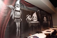 「The Zemeckises Cafe at Gamran Ball」内の様子。