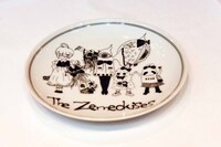 「The Zemeckises Cafe at Gamran Ball」で販売されるプレート。