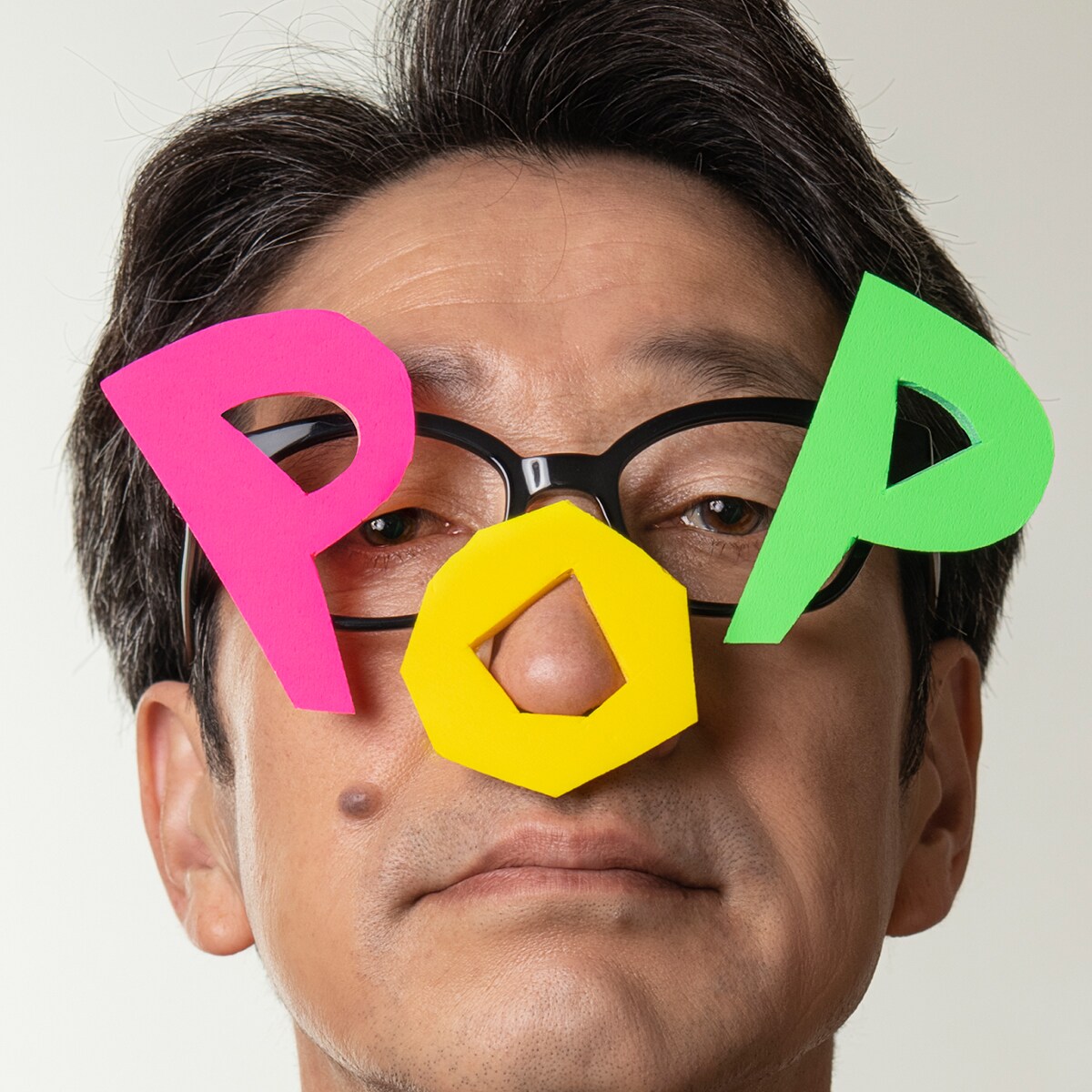 KAN、5年ぶりニューシングルMVで「57歳にもなって」華麗にダンス