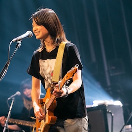 「これからも歌います!」片平里菜、笑顔で宣言した「一年中」全曲披露ライブ