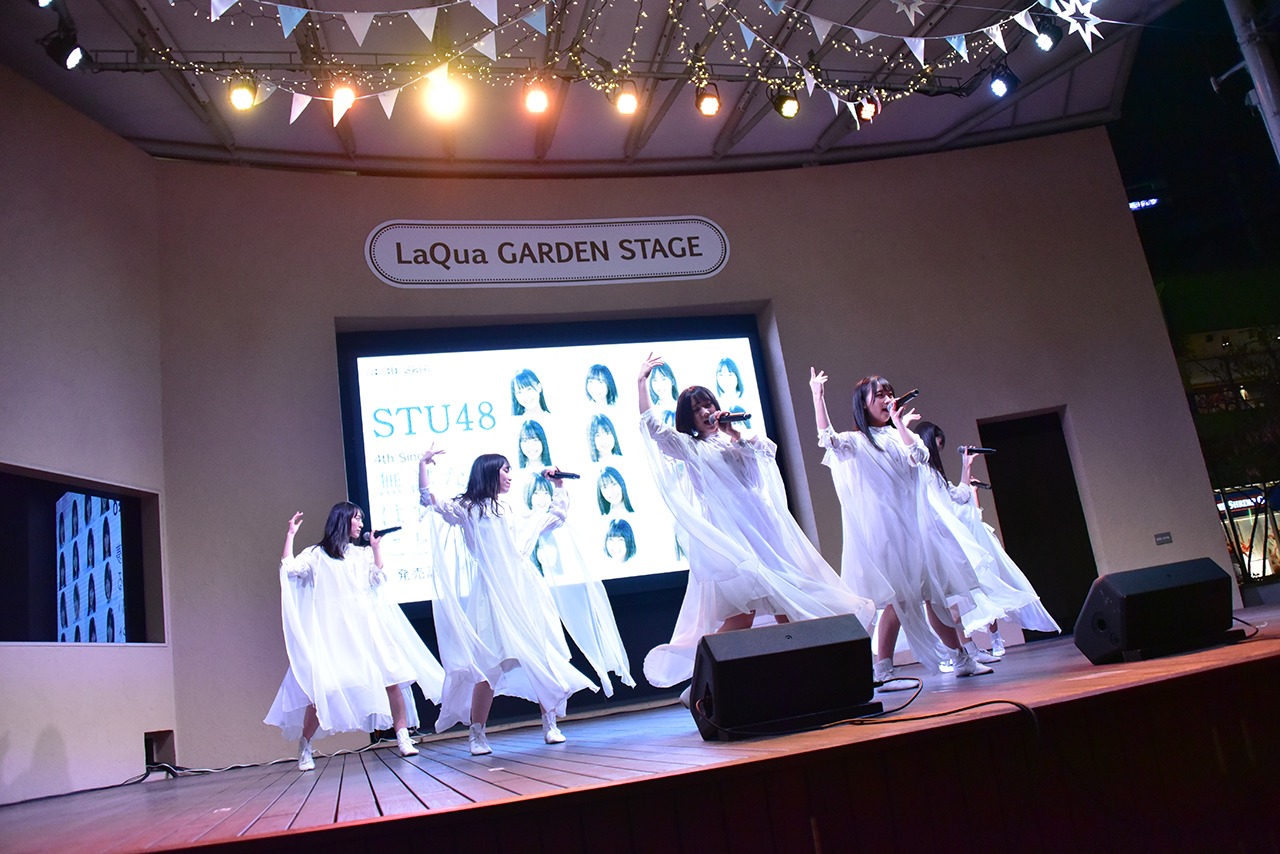 「夢力」を披露するSTU48。