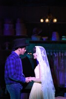 森崎ウィンと田村芽実。