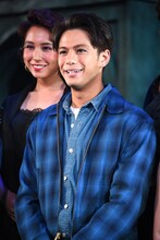 森崎ウィン（手前）