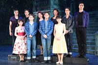 「ウエスト・サイド・ストーリー」囲み取材の様子。