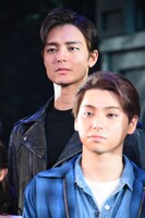 手前から村上虹郎、上口耕平。