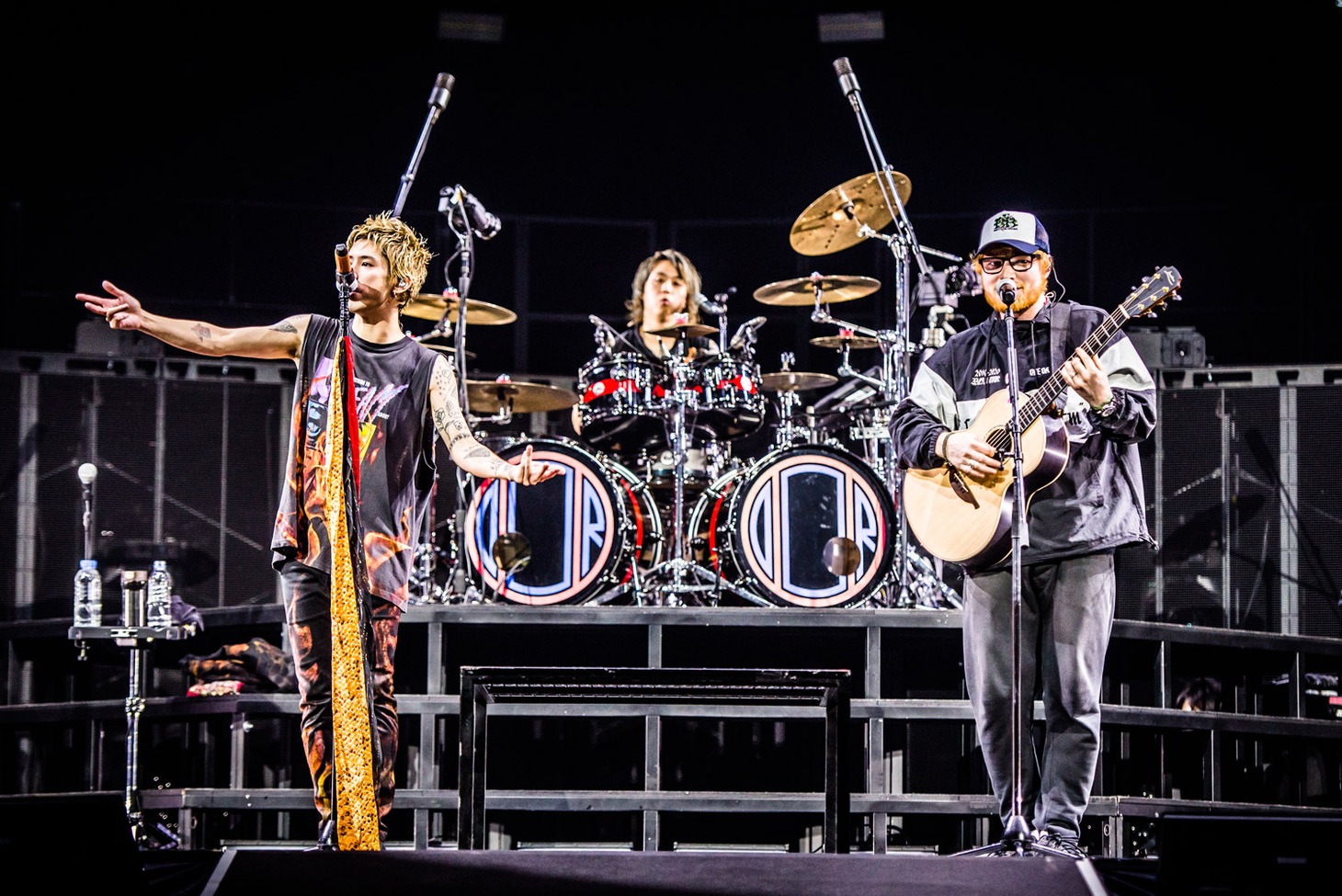 ONE OK ROCKとエド・シーラン。（Photo by JulenPhoto）