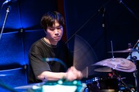 山下賢（Dr / MOP of HEAD、Alaska Jam）