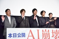 左から入江悠監督、岩田剛典、大沢たかお、賀来賢人、広瀬アリス。